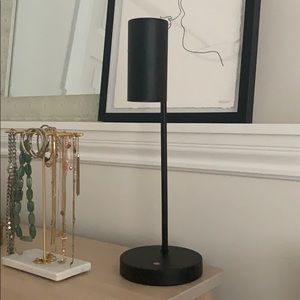 Black modern desk lamp